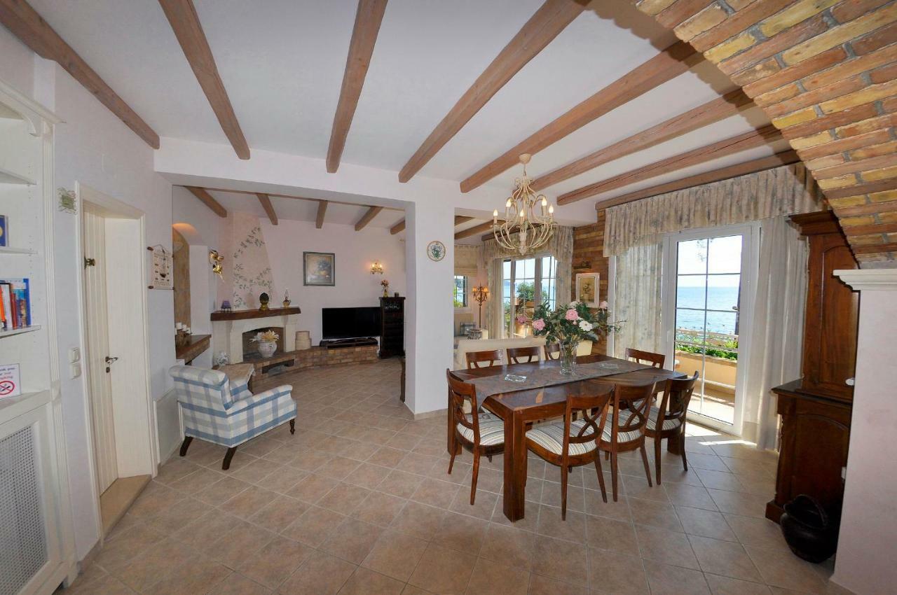 Villa Romantica Perama  Extérieur photo