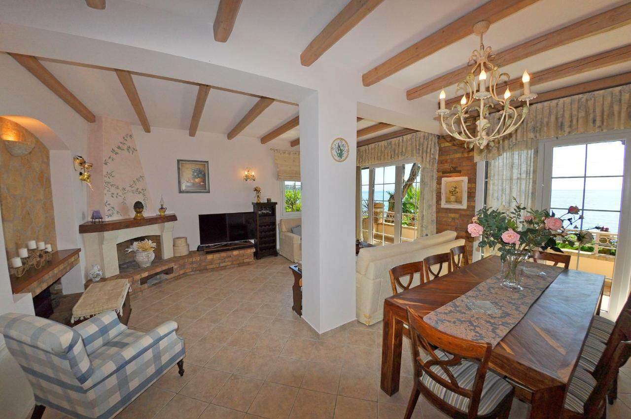 Villa Romantica Perama  Extérieur photo